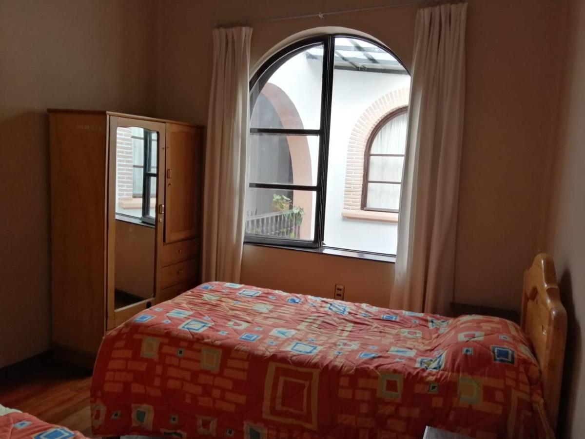 Casa Treveris - Non Profit Hostel Сукре Екстериор снимка